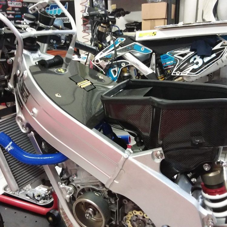 Carbon race airbox, Suzuki RGV250 VJ22