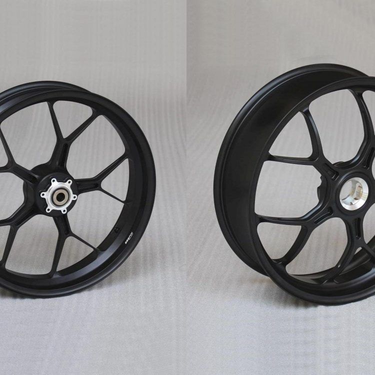 JUEGO DE RUEDAS RACING DE ALUMINIO FORJADO, 5 RADIOS, PVM, FRONTAL 3.50 X 17, TRASERO 5.0 X 17, Negro
