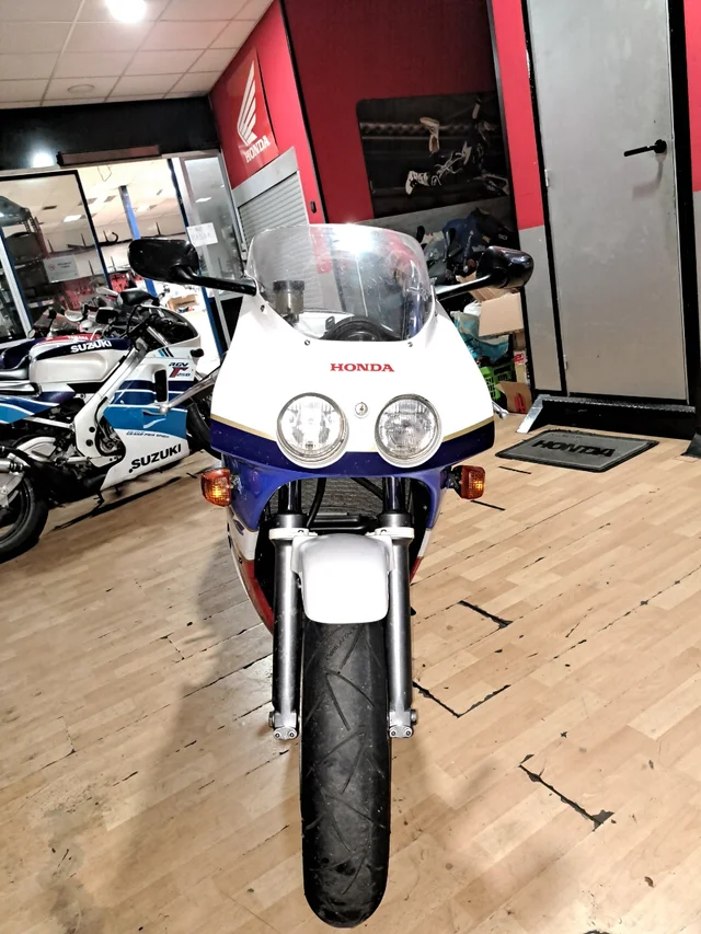 Honda VFR400 NC30 - Imagen 3