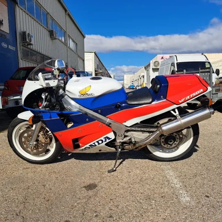 HONDA VFR 750R RC30