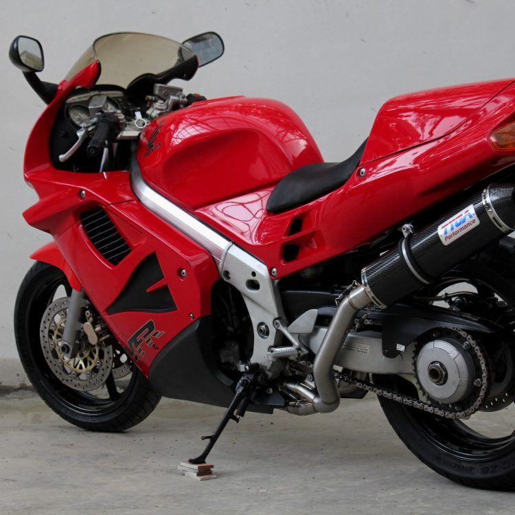 Juego de tubos de escape completos con sistema de escape ovalado de carbono/carbono, salida izquierda, VFR750F gen 4, 94-97