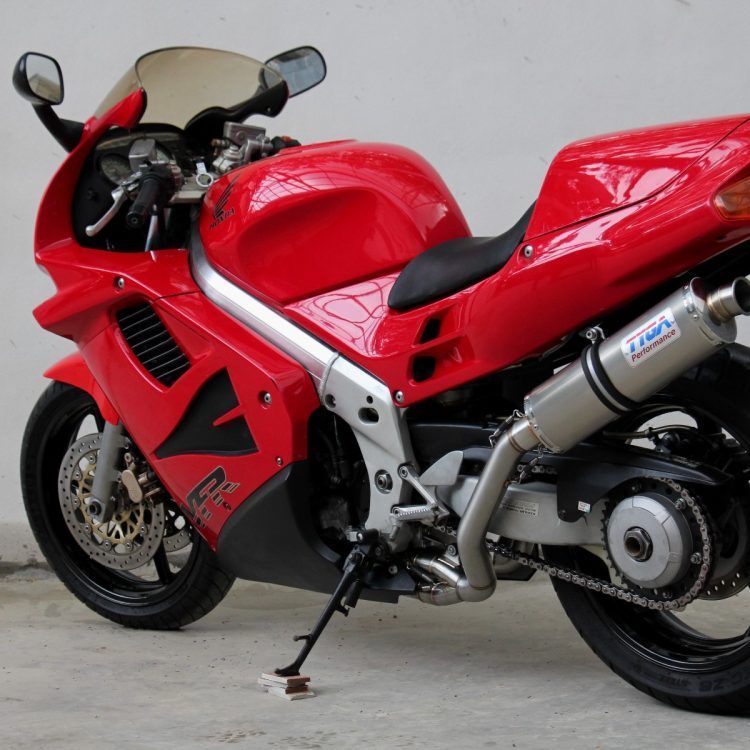 Conjunto, sistema de escape completo con silenciador ovalado inoxidable, salida izquierda, VFR750F gen 4, 94-97